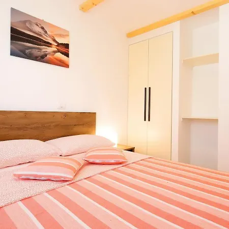 Apartman Sonja 1 *
